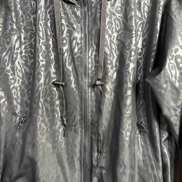 Zyia Active Stylish Black Patterned Bomber Jacket - Picture 2 of 7